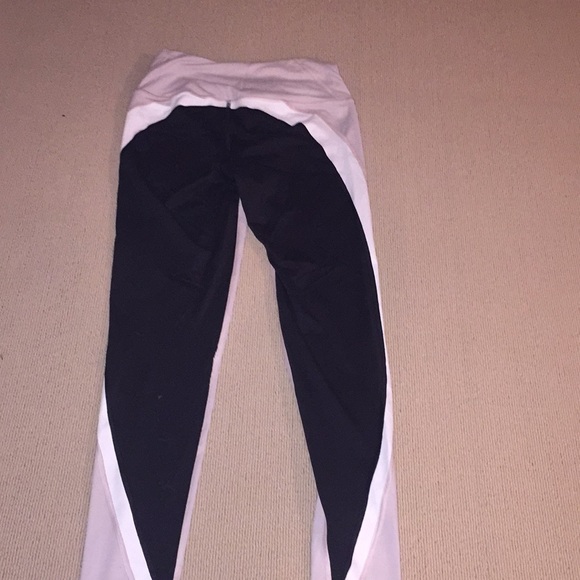 Victoria Sport knockout high rise legging! - Picture 3 of 3